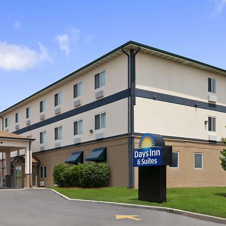 Days Inn & Suites By Wyndham Romeoville Exterior photo