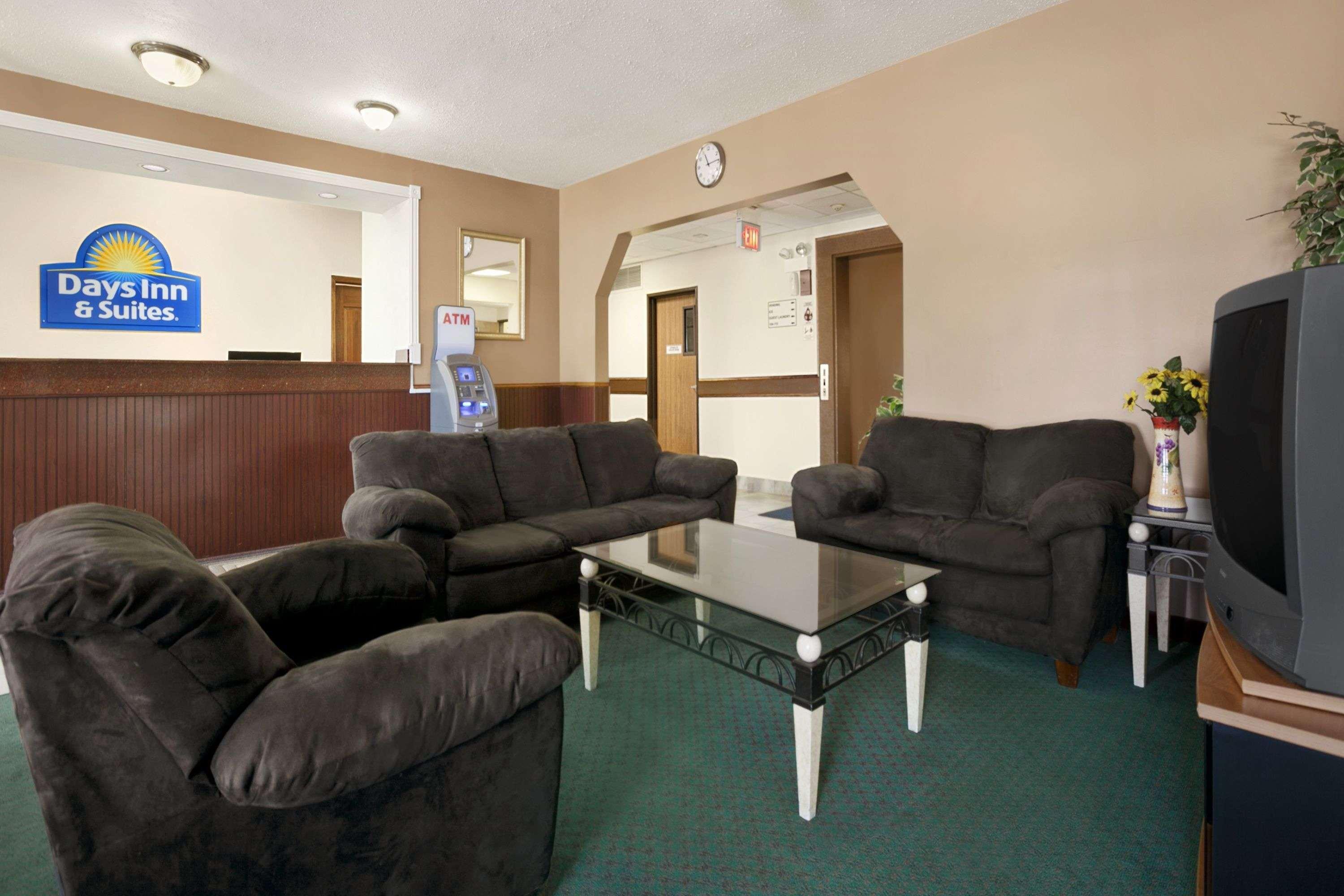 Days Inn & Suites By Wyndham Romeoville Exterior photo