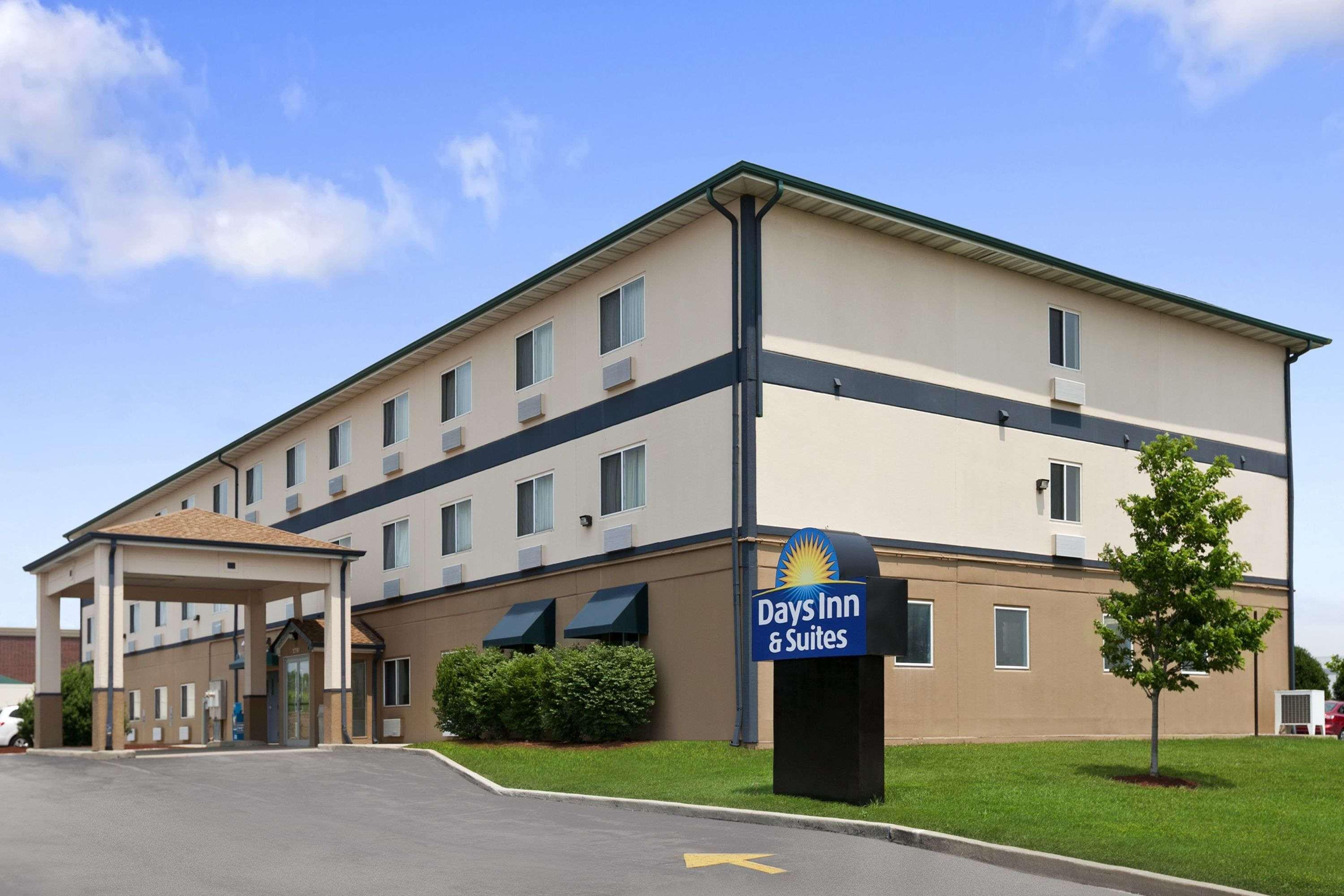 Days Inn & Suites By Wyndham Romeoville Exterior photo