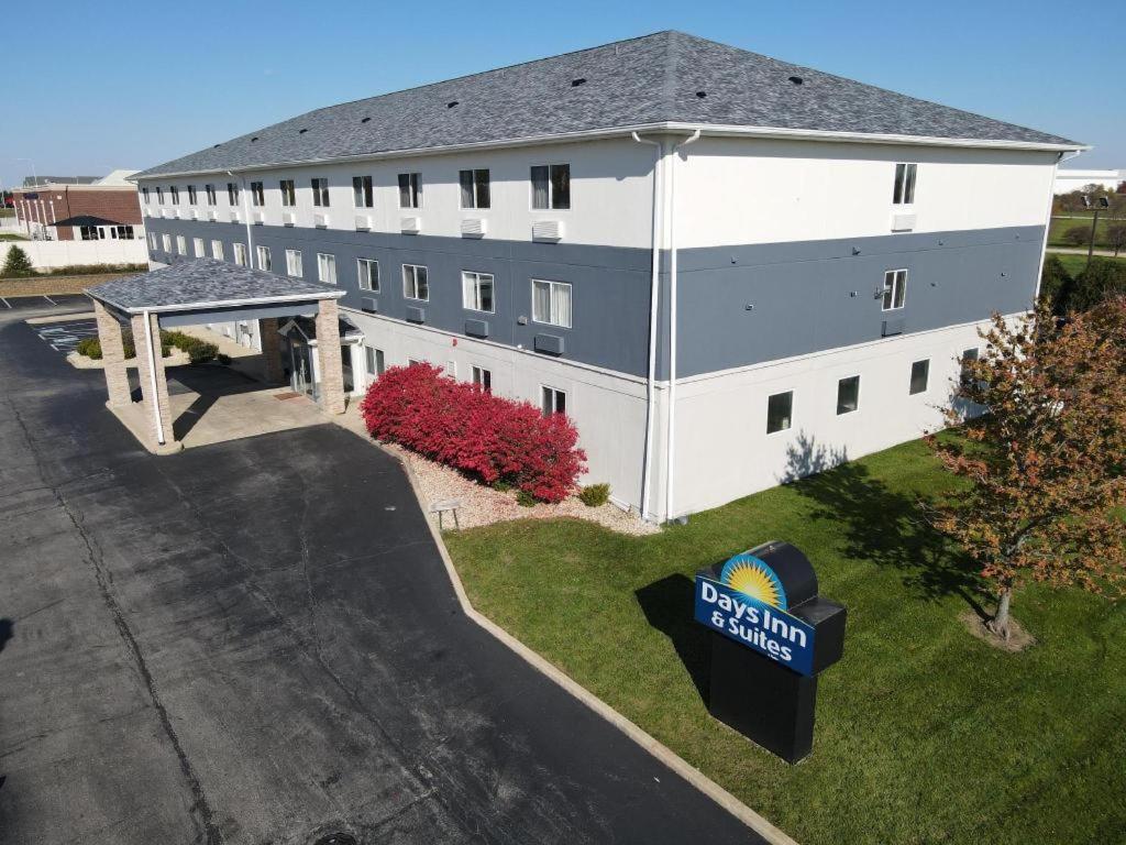 Days Inn & Suites By Wyndham Romeoville Exterior photo